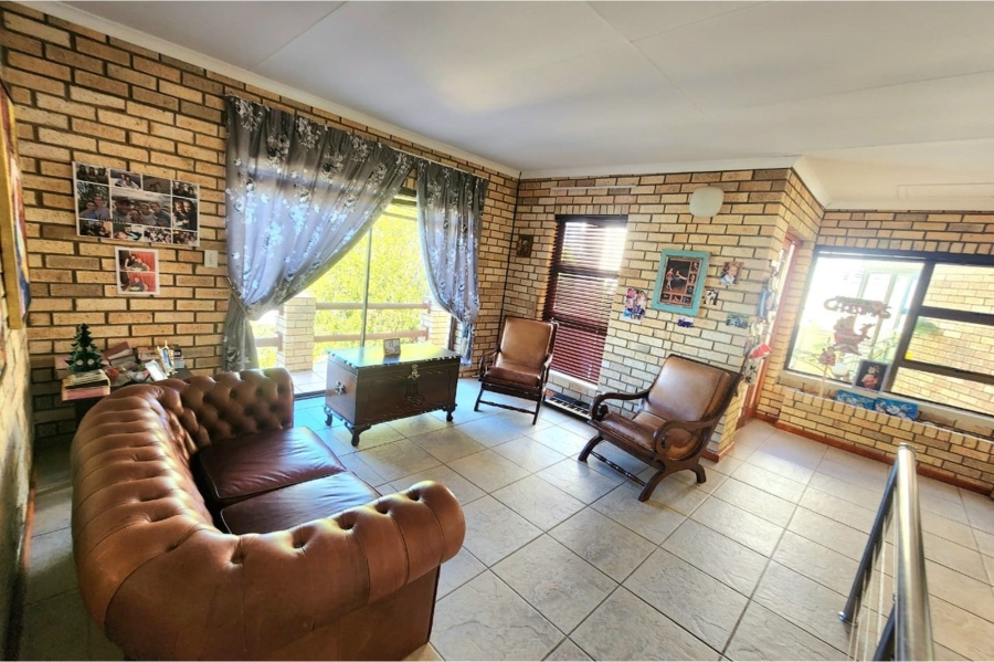 6 Bedroom Property for Sale in Wavecrest Eastern Cape